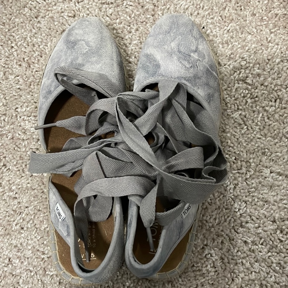 Gently used Tom wrapped around sandals
